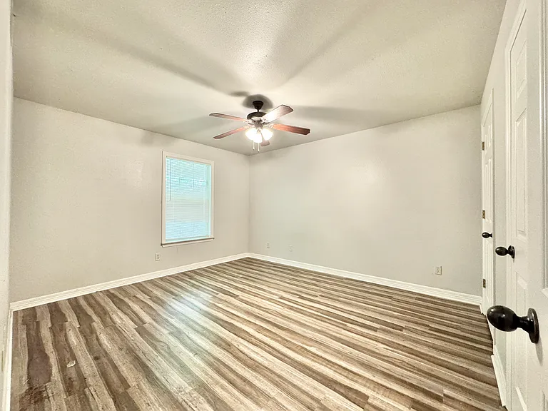 884 W Holly St #12 — Photo 13