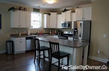 Stunning Kitchen!! Lots of Upgrades