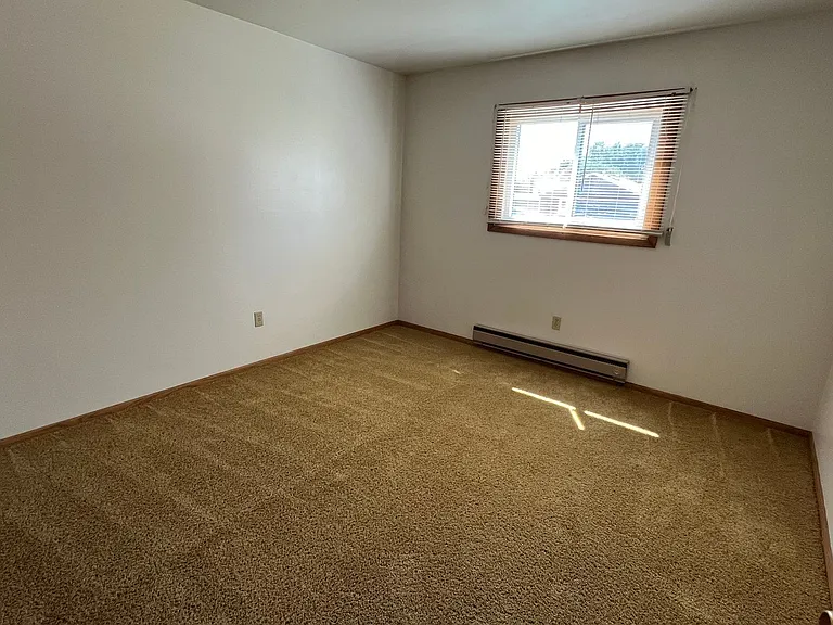 410 4th Ave NE #10 — Photo 9