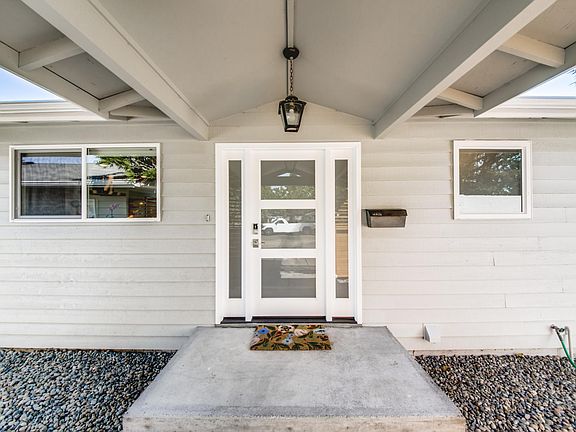 4th image of 3127 N Claremont Pl