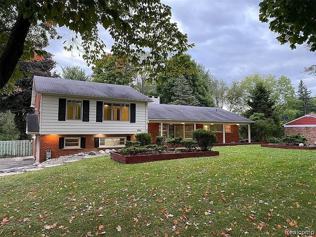 36047 Quakertown Ln photo 1