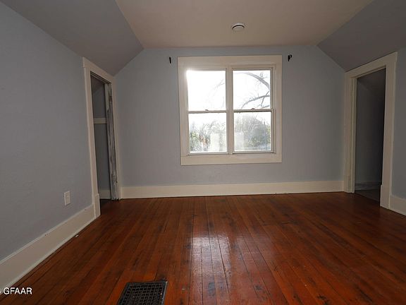 5th image of 709 Neill St
