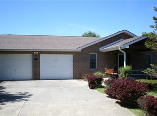 9044 Grandview Rd, Columbus, IN 47201