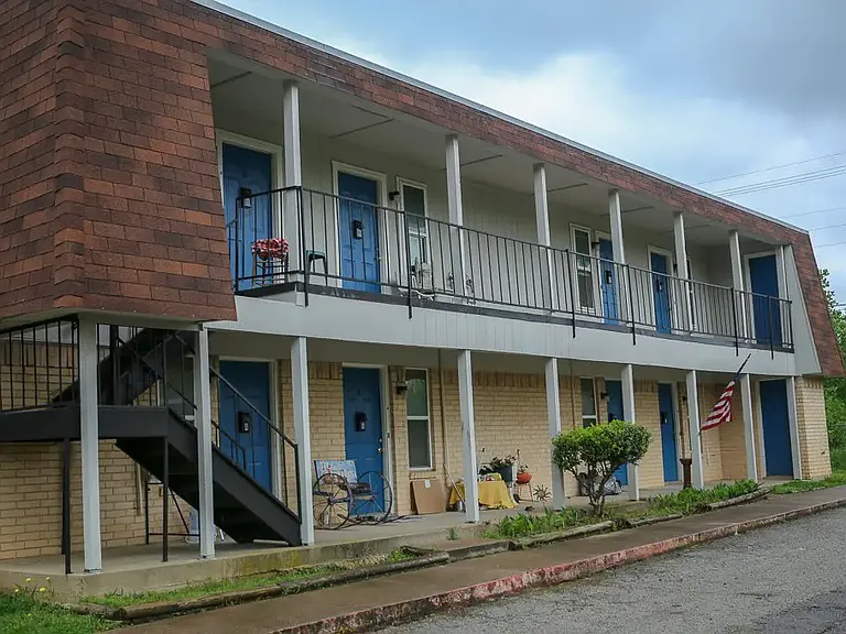 210 S Lamar St — Photo 1