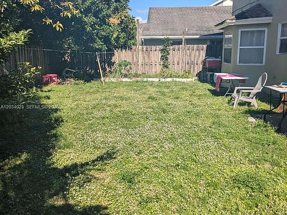 4th image of 950 SW 95th Ter