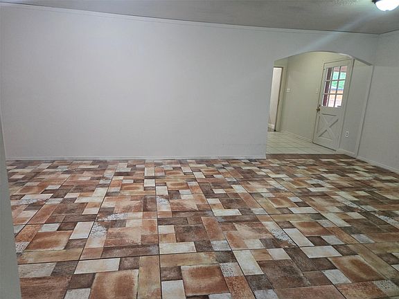 5th image of 19639 Maple Ln