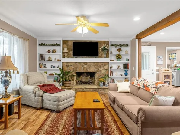 2465 Amostown Rd, Sandy Ridge, NC 27046