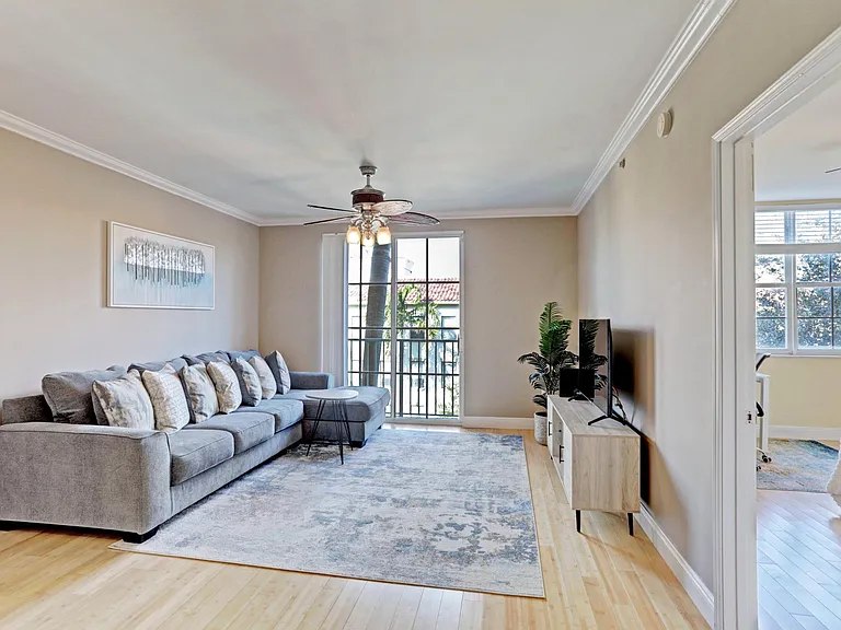 630 Sapodilla Ave #321 — Photo 13