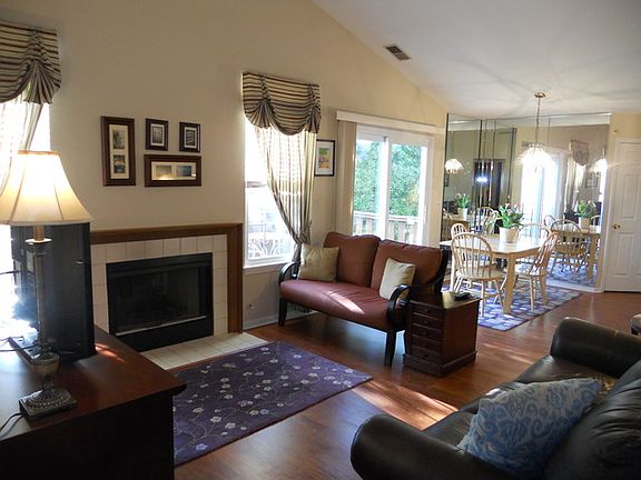 5th image of 1062 Lakewood Cir #1062