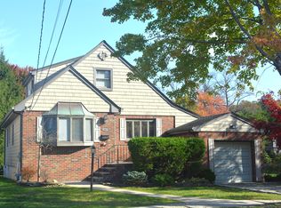 684 Linden Ave, Ridgefield, NJ 07657