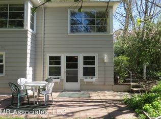 8395 SW Ridgeway Dr Patio, Portland, OR 97225