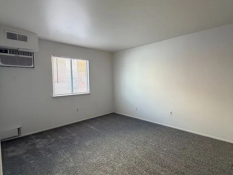 Princeton Square Apartments — Photo 17