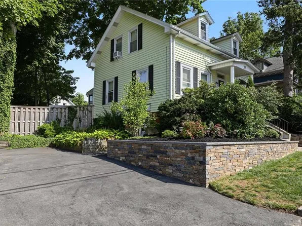 103 Lowden St, Pawtucket, RI 02860