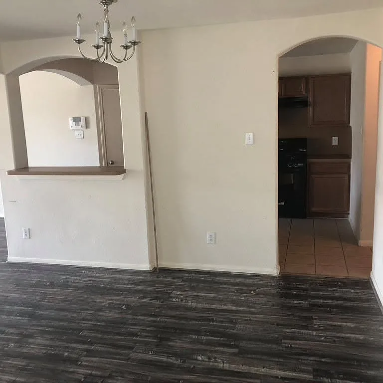3 bed, 2.5 bath, 1622 sqft, $1,700 — Photo 4