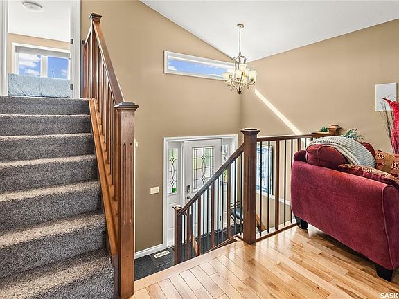 4th image of 206 Korol Cres