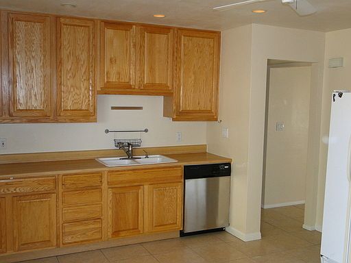 4th image of 6938 E Moreland St