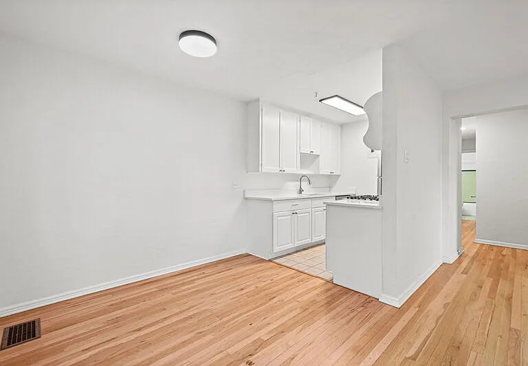 525 N Jackson St — Photo 2