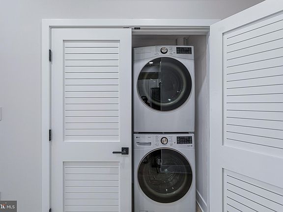 5th image of 1516 E Capitol St NE #1