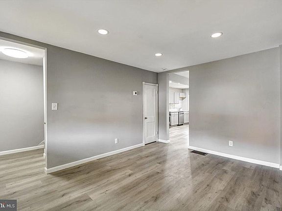 5th image of 2981 Yorkway
