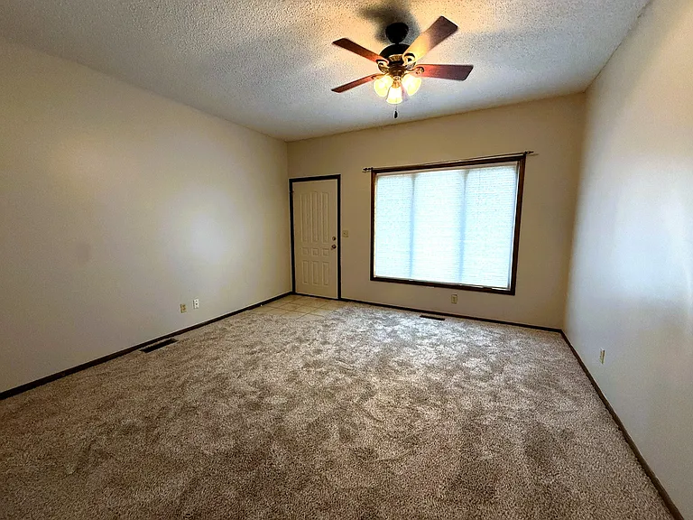 1325 N Denene Ln — Photo 15