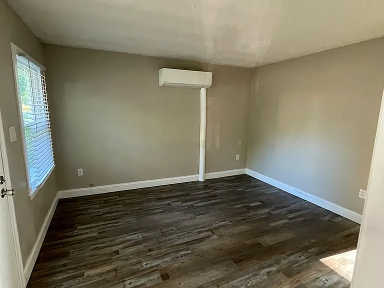 825 & 827 Burkett Ave #825 — Photo 10