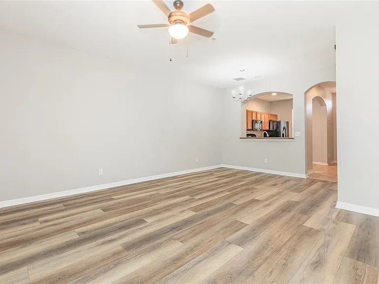 1125 Grantham Dr — Photo 4