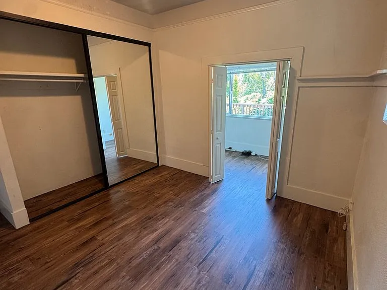 2028 Clinton Ave — Photo 5