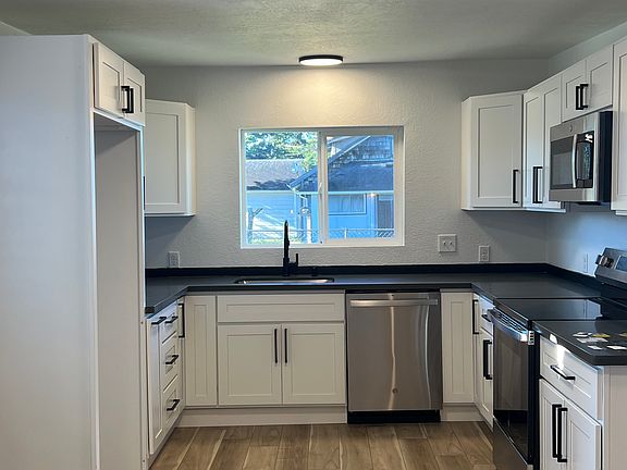 4th image of 1416 Washington Ave S #A