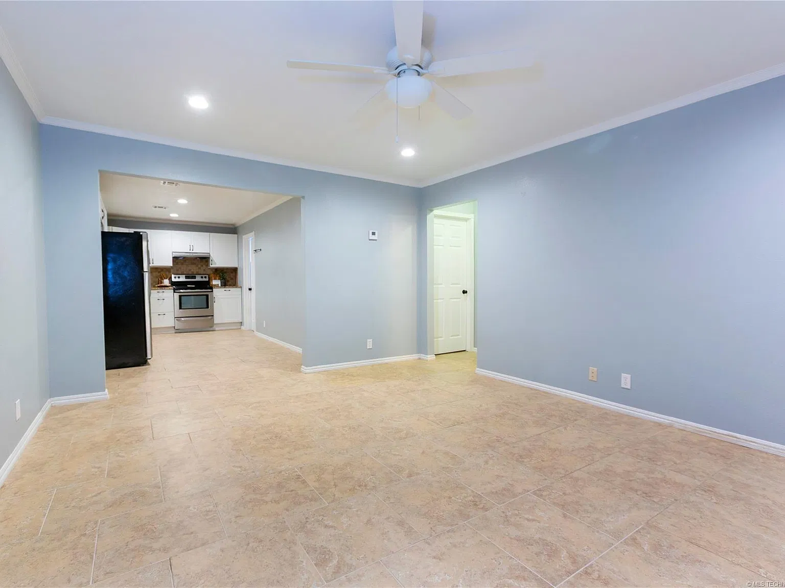 3 bed, 1092 sqft, $1,100 — Photo 2
