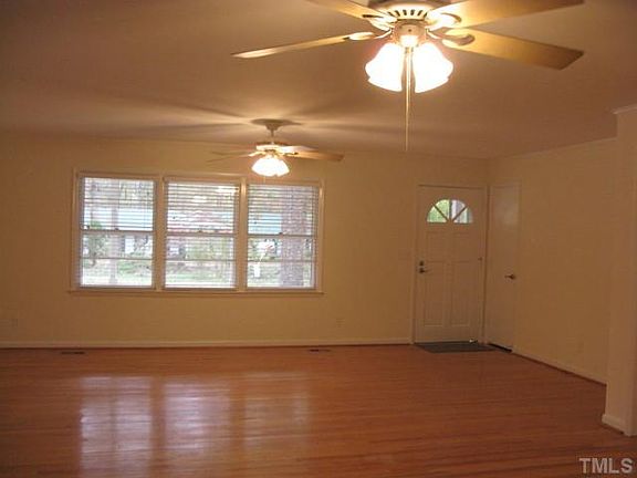 Large Front To Back Great Rm