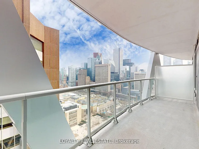 230 Simcoe St #2713 — Photo 10