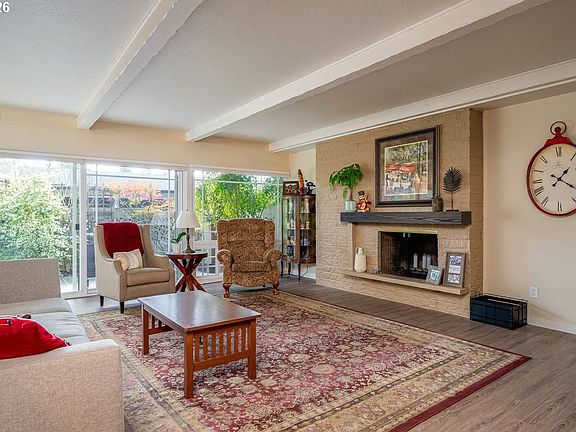 3rd image of 4460 SW Scholls Ferry Rd APT 6A