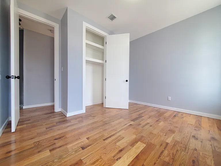 285 E 32nd St #3R — Photo 4
