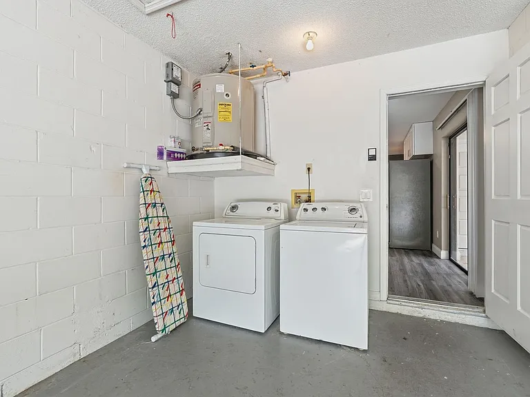 7528 Fenwick Cove Ln — Photo 4
