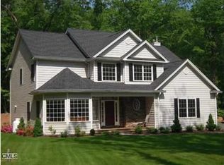 2 Carlins Way, Brookfield, CT 06804