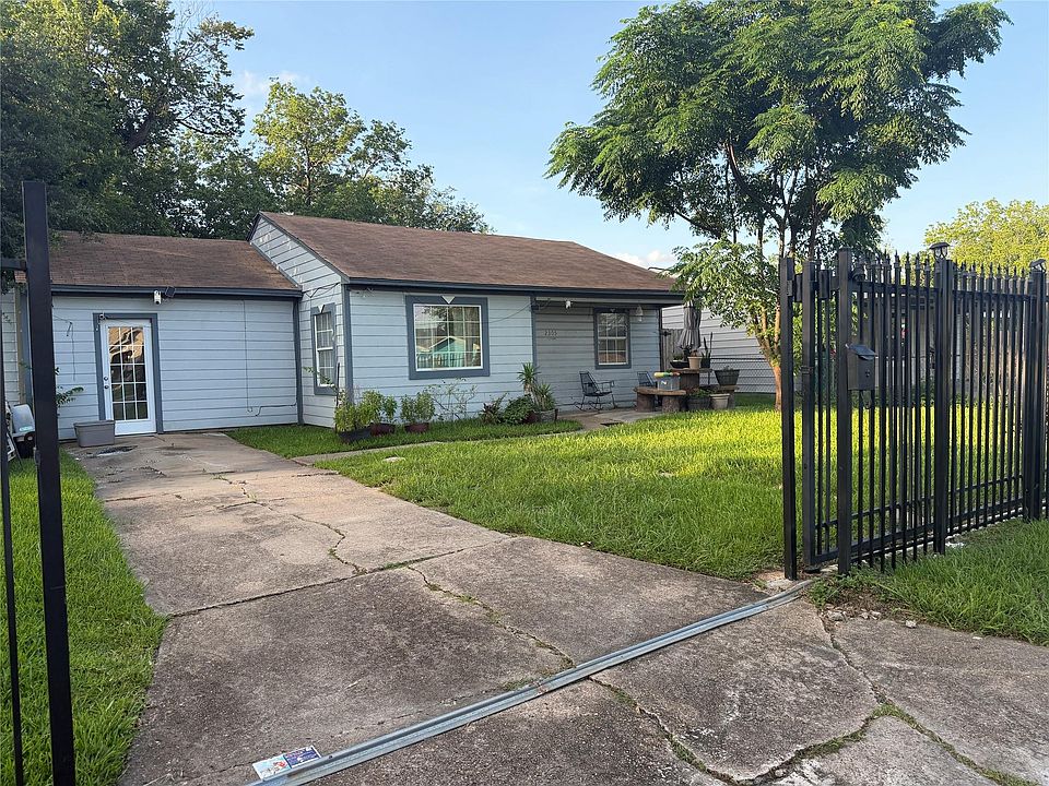 1st image of 2305 Windsor Ln