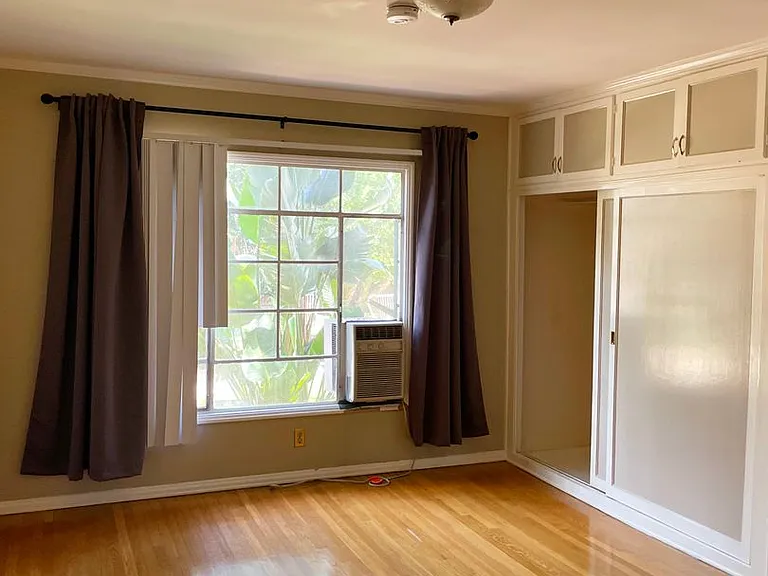 3200 Rowena Ave — Photo 18