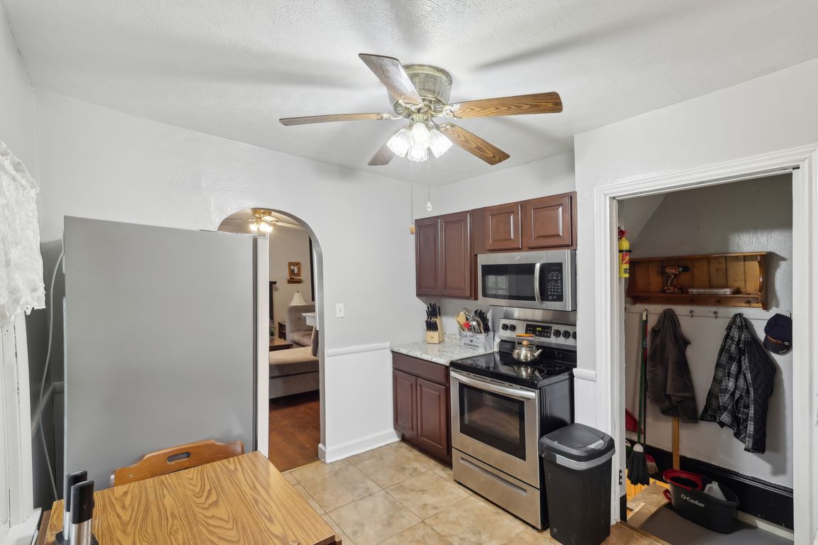 Maple Ln-1704-007