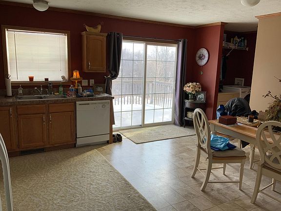 Dining area and patio door to southern deck master