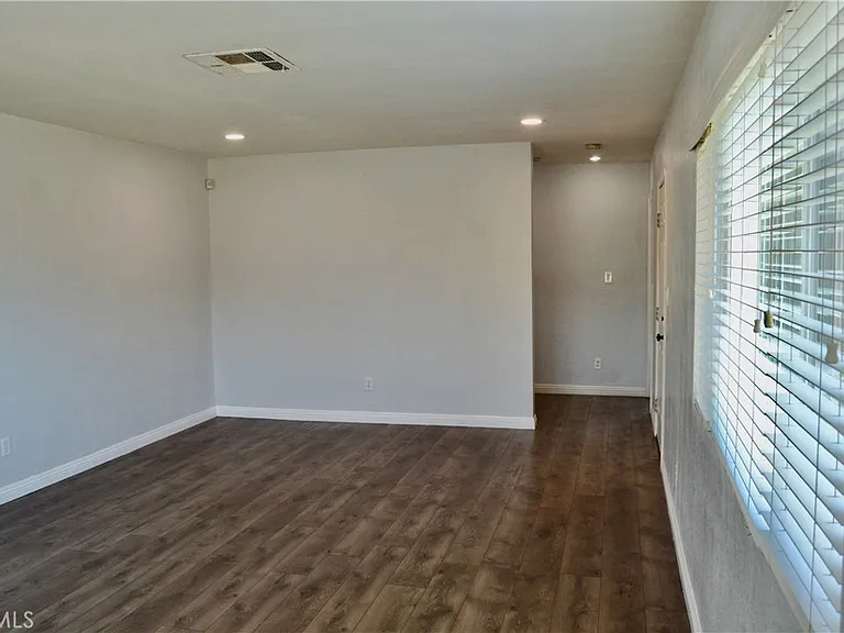 894 N Orange St — Photo 39