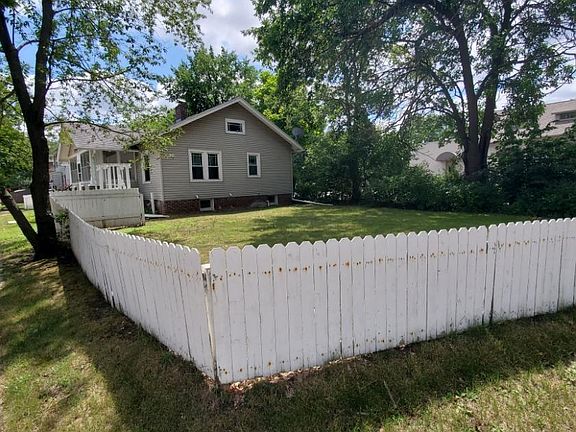4th image of 418 Logan St
