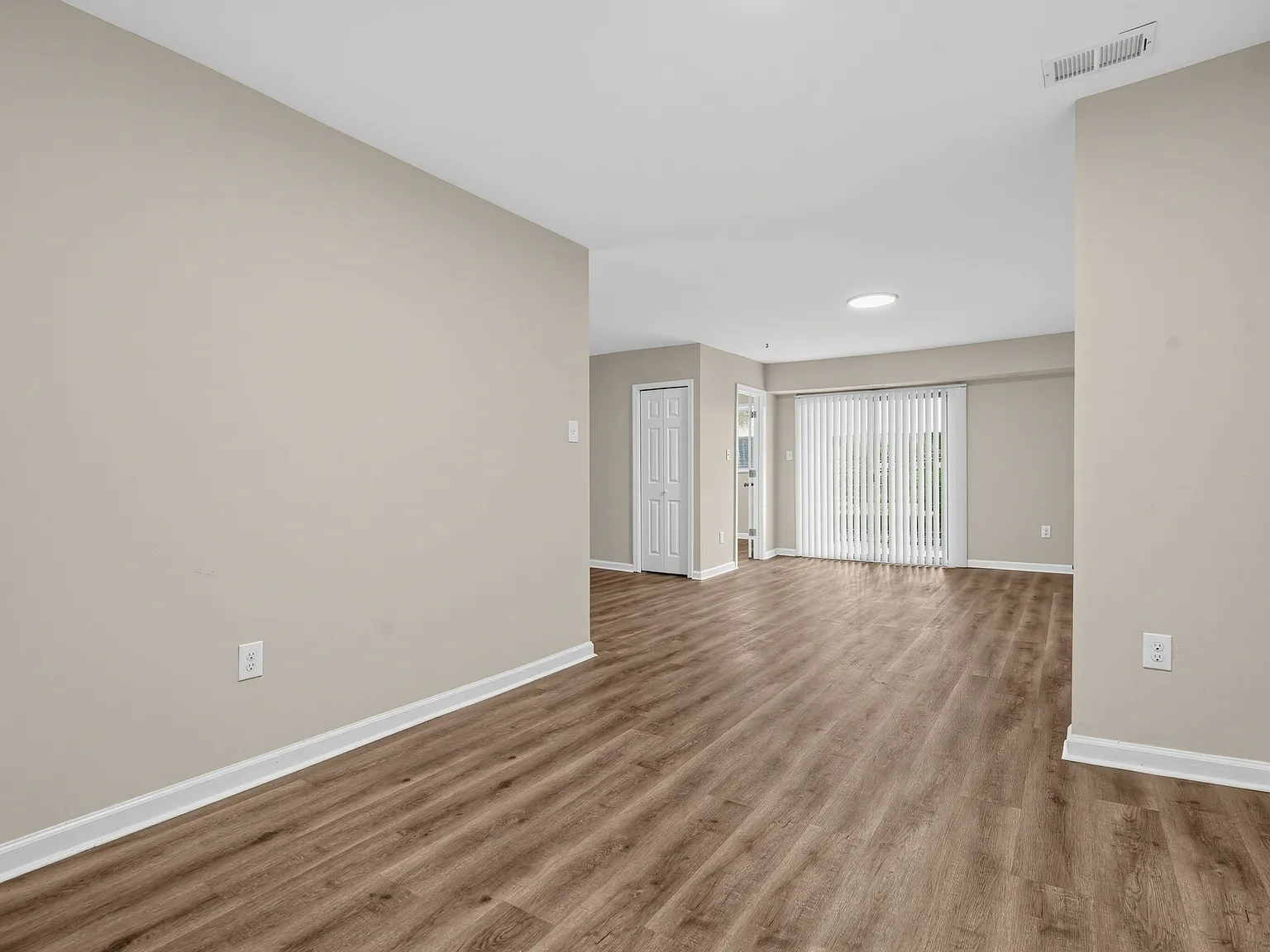 2 bed, 1100 sqft, $1,850 — Photo 3