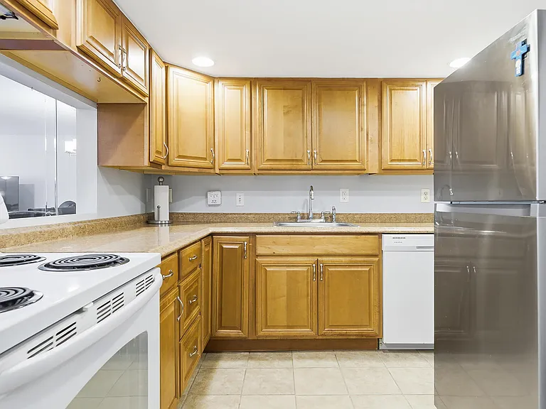 1502 S Lakeside Dr #302 — Photo 8