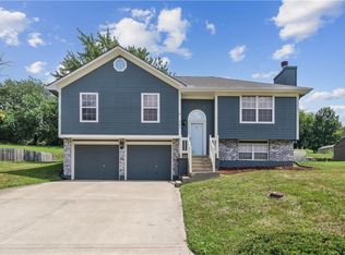 721 Ginger Hill Dr, Grain Valley, MO 64029