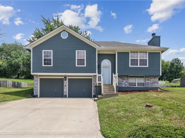 721 Ginger Hill Dr, Grain Valley, MO 64029