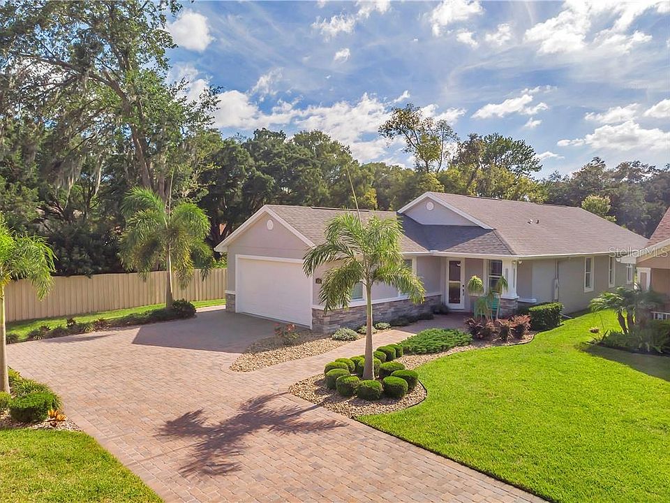1st image of 930 Oak Stone Dr