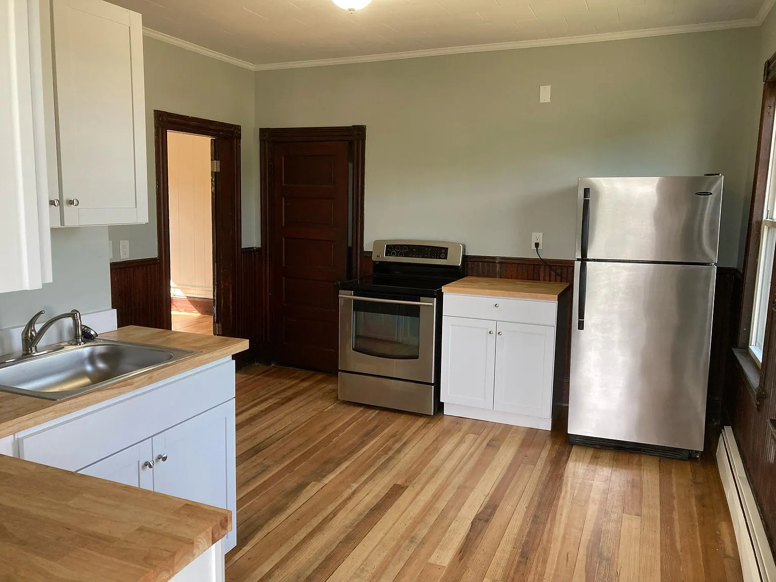 2 bed, 775 sqft, $1,900 — Photo 2