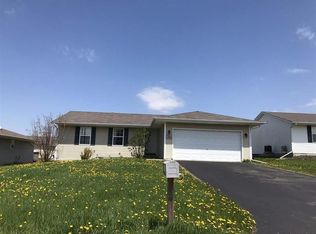3064 Warwickshire Dr, Machesney Park, IL 61115