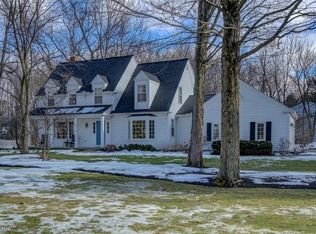 98 Countryside Dr, Chagrin Falls, OH 44022