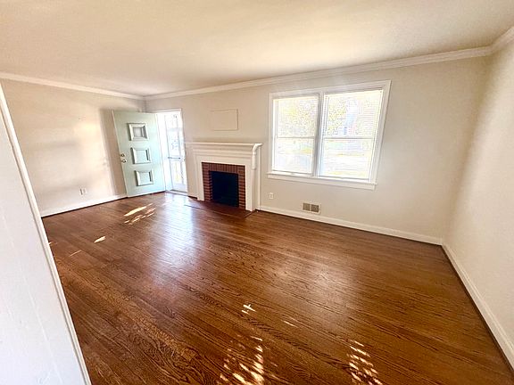 3rd image of 828 Pepper Ave
